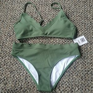 Adorable Green Scalloped bikini set by Cupshe